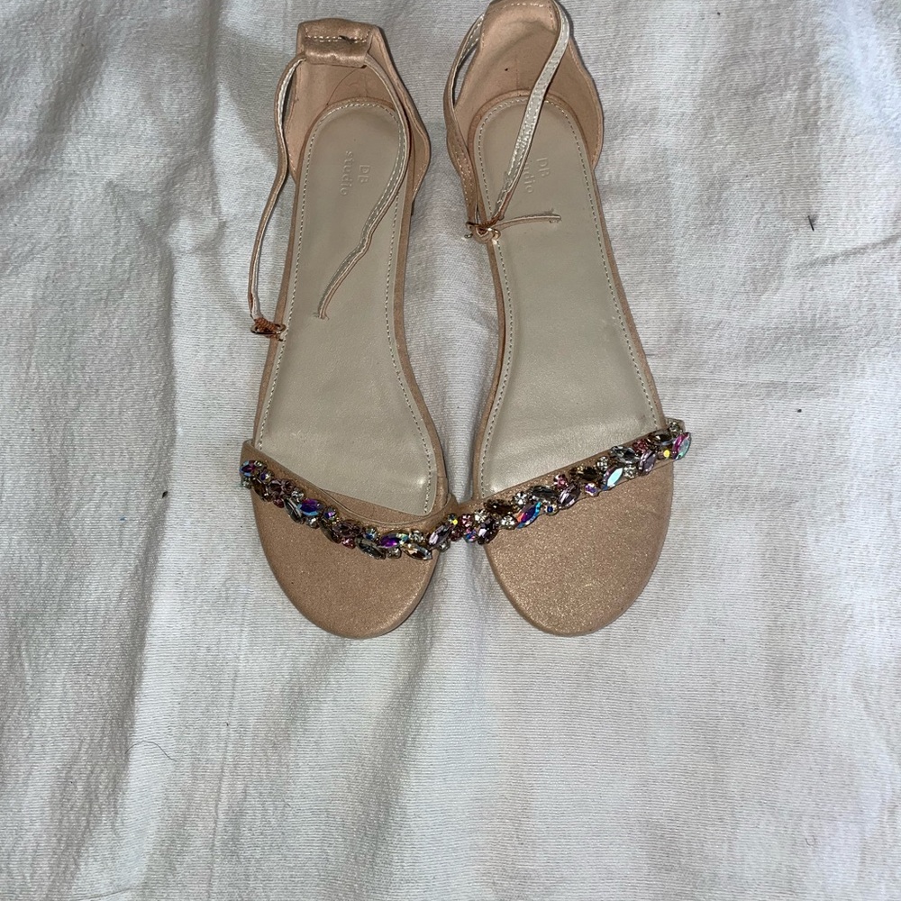 Flat sandals with ringtones